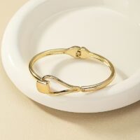 Sztywna bransoletka typu bangle