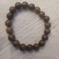 Stylowa bransoletka wykonana z dużych koralików