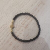 Subtelna bransoletka na elastycznej gumce