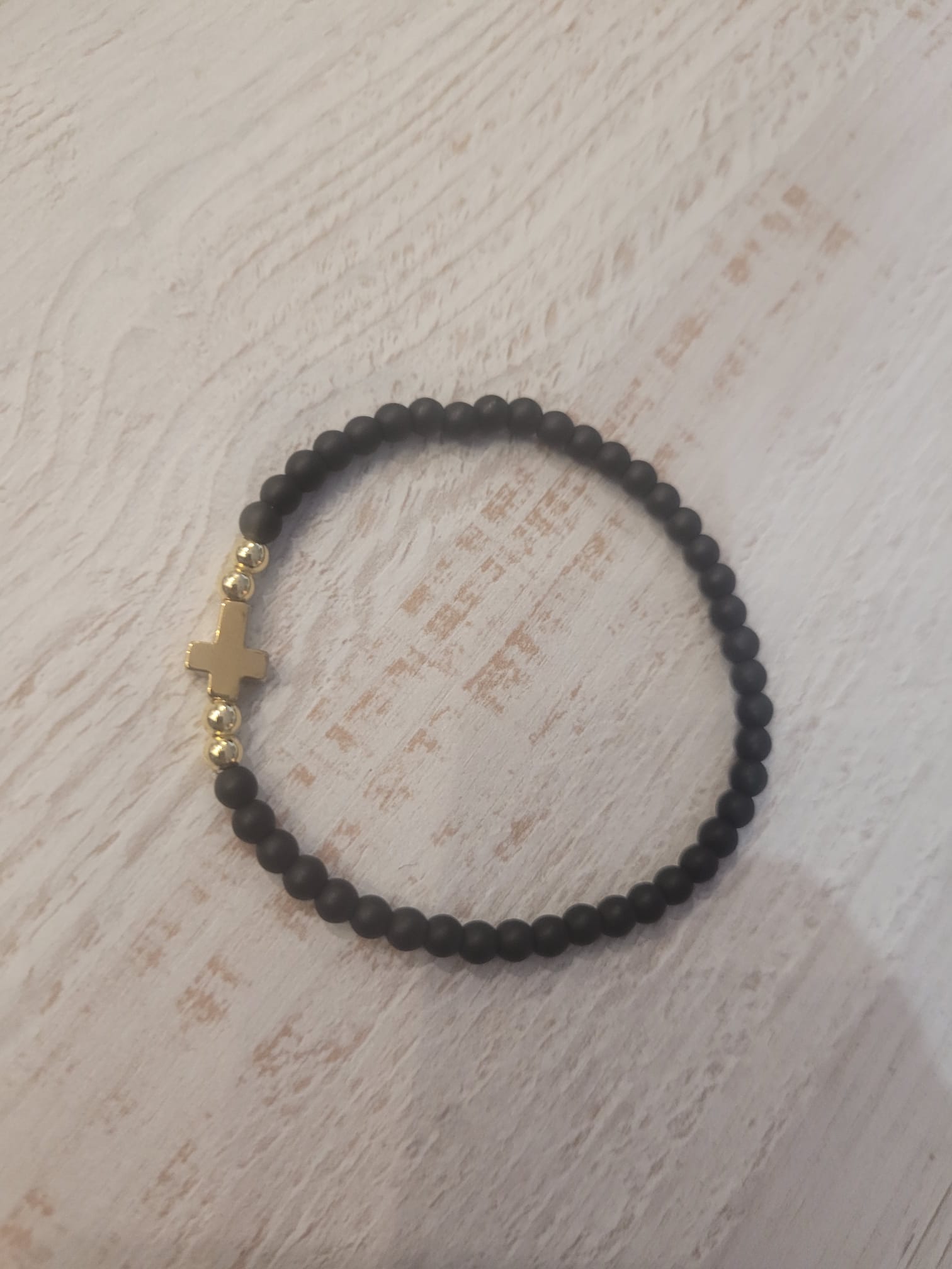 Subtelna bransoletka na elastycznej gumce