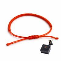 Klasyczna czerwona bransoletka